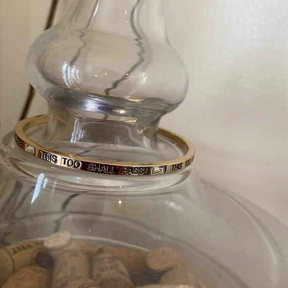 Gold tone Inspirational bangle bracelets - Picture 3 of 5